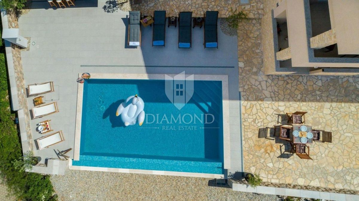 Krk, Klimno, casa con appartamenti con vista mare