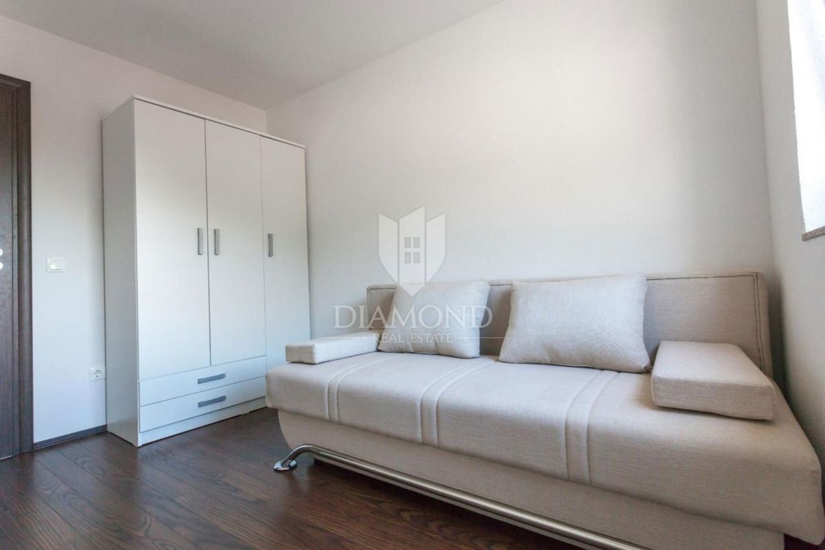 Krk, Klimno, casa con appartamenti con vista mare