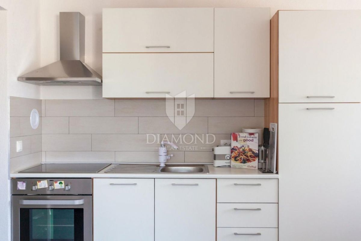 Krk, Klimno, casa con appartamenti con vista mare