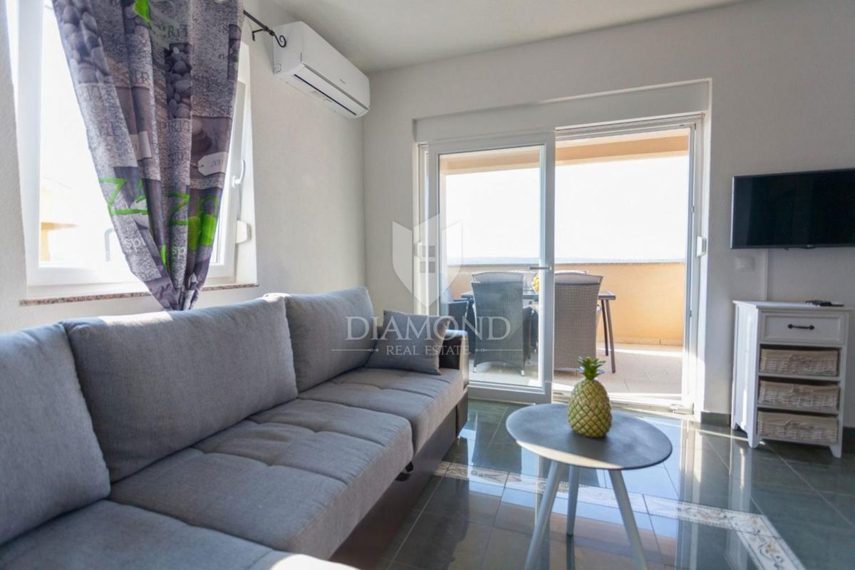 Krk, Klimno, casa con appartamenti con vista mare