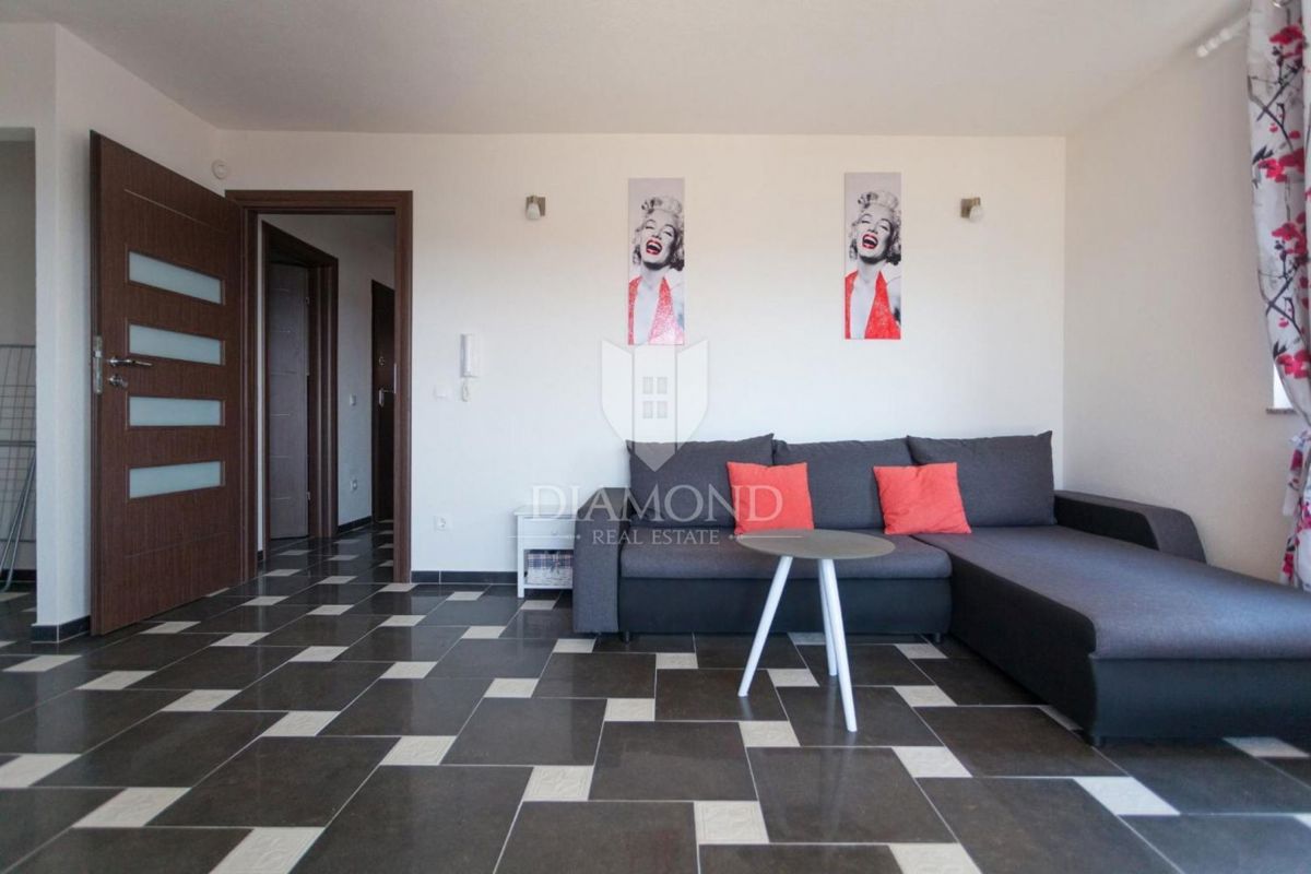 Krk, Klimno, casa con appartamenti con vista mare