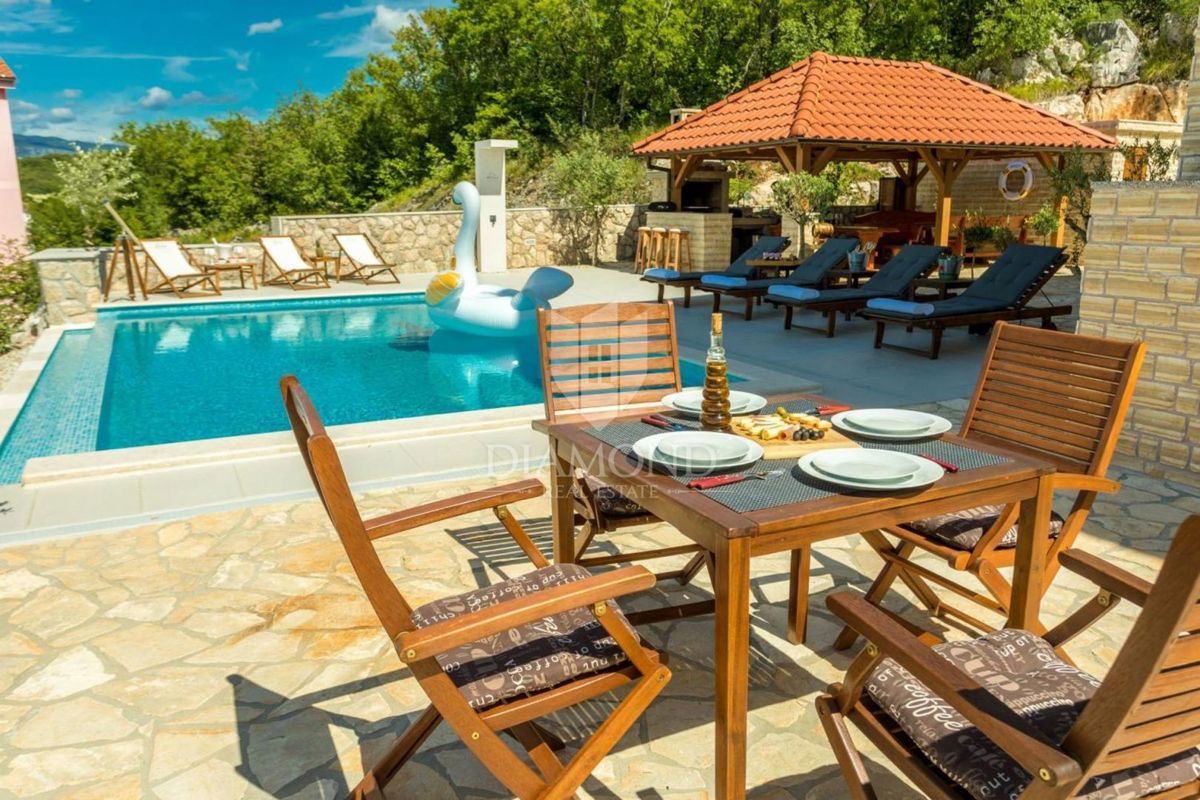 Krk, Klimno, casa con appartamenti con vista mare