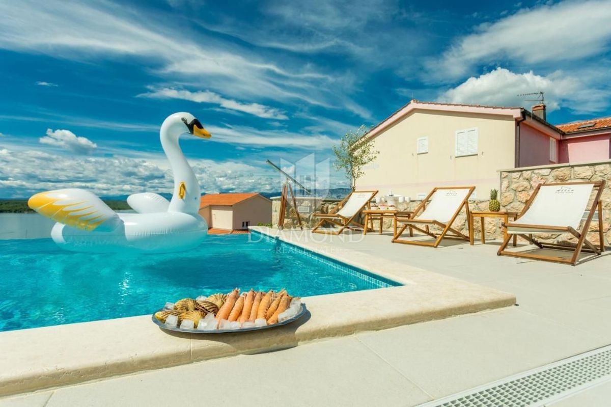 Krk, Klimno, casa con appartamenti con vista mare