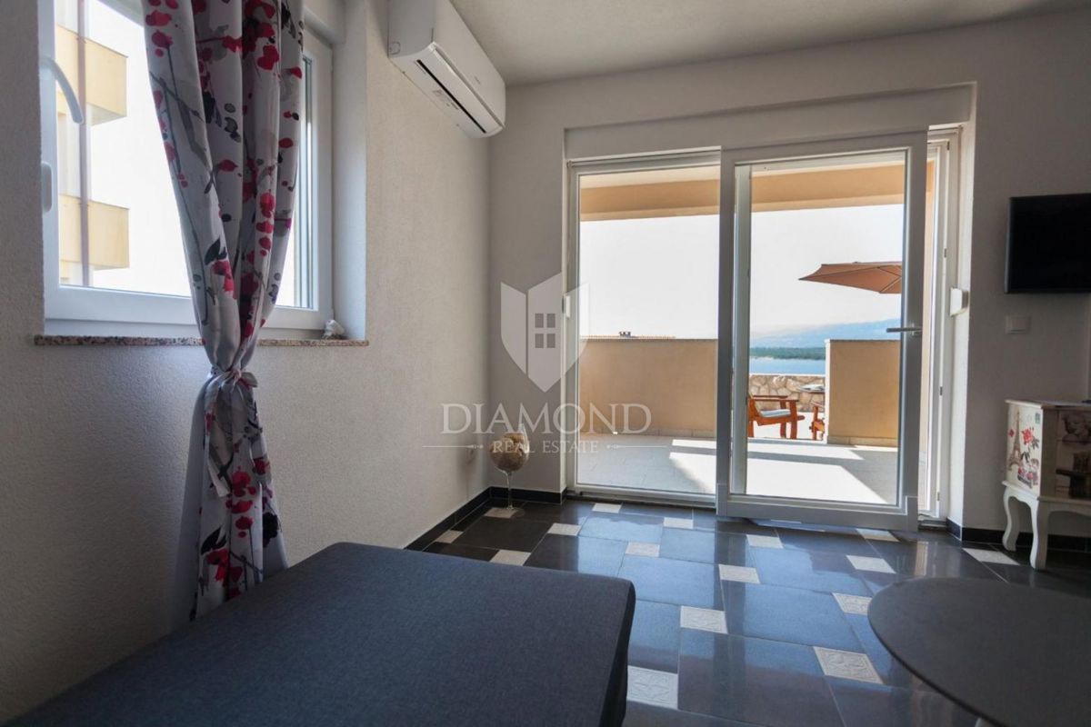 Krk, Klimno, casa con appartamenti con vista mare