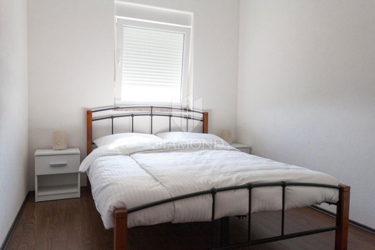 Krk, Klimno, casa con appartamenti con vista mare