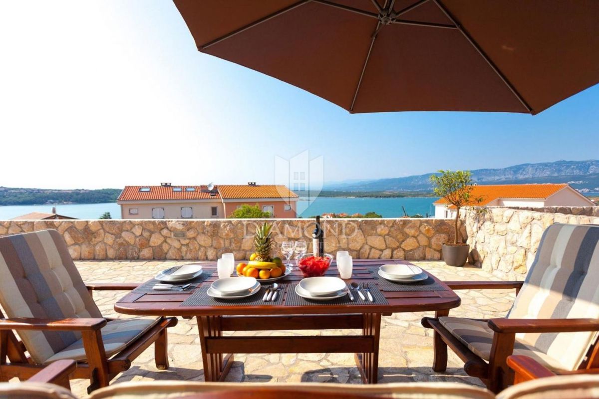 Krk, Klimno, casa con appartamenti con vista mare