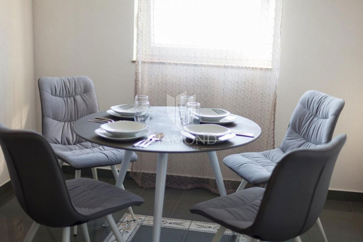 Krk, Klimno, casa con appartamenti con vista mare