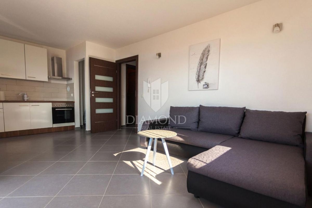 Krk, Klimno, casa con appartamenti con vista mare