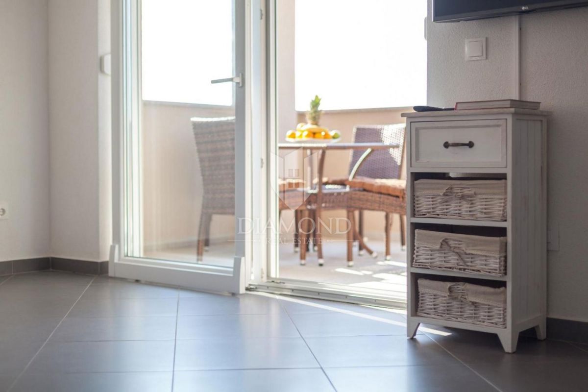 Krk, Klimno, casa con appartamenti con vista mare