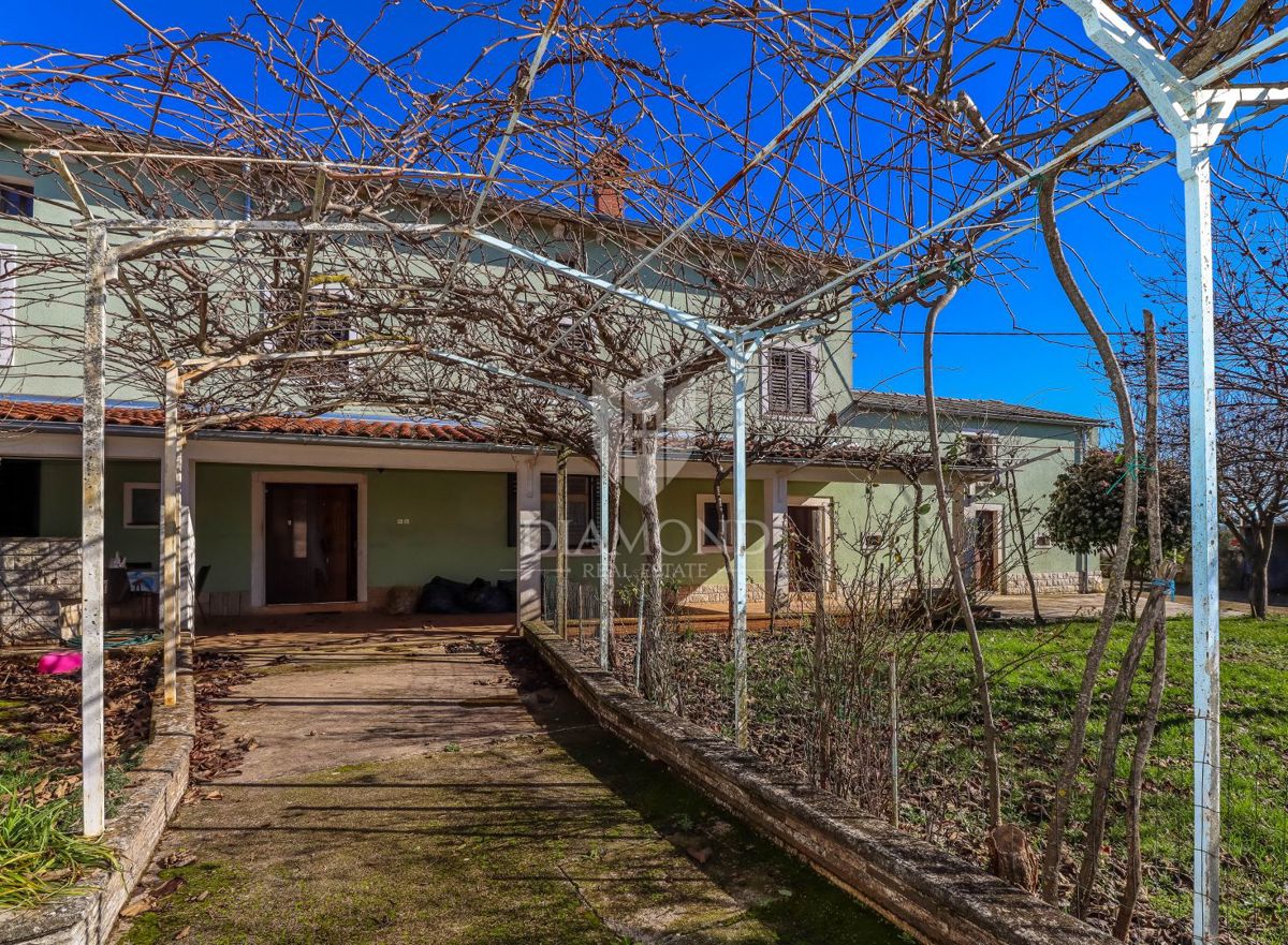 Žminj, casa di campagna per una famiglia numerosa in una posizione tranquilla