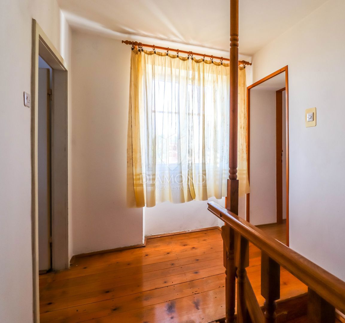 Žminj, casa di campagna per una famiglia numerosa in una posizione tranquilla