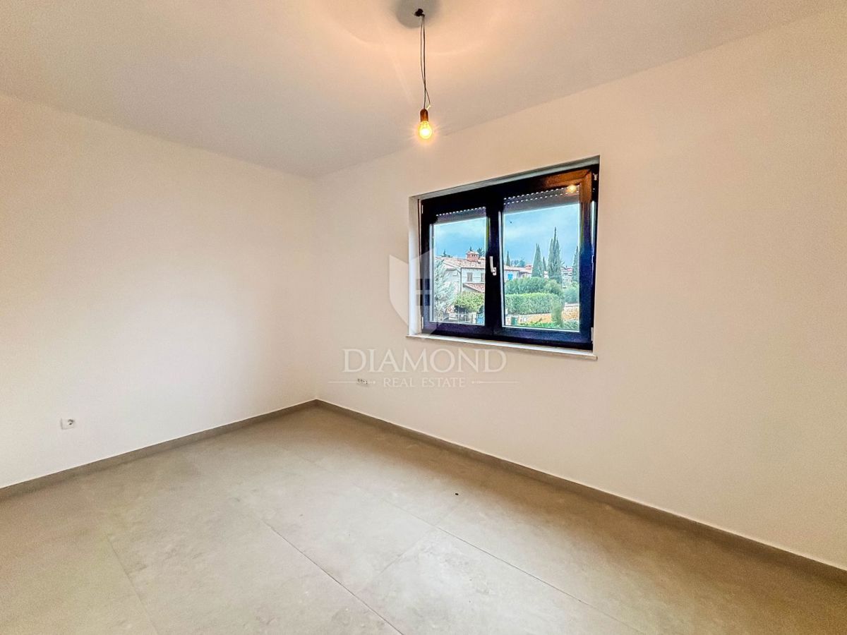 Parenzo, dintorni, appartamento con tre camere da letto al primo piano con terrazza sul tetto!