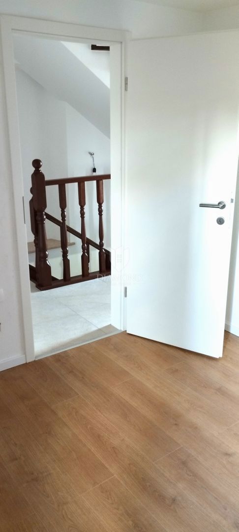 Casa a tre piani con una splendida vista sul mare - Visignano (Poreč)