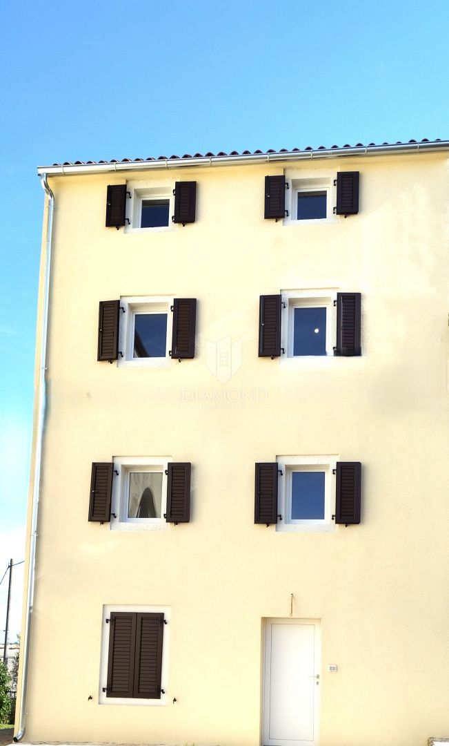 Casa a tre piani con una splendida vista sul mare - Visignano (Poreč)