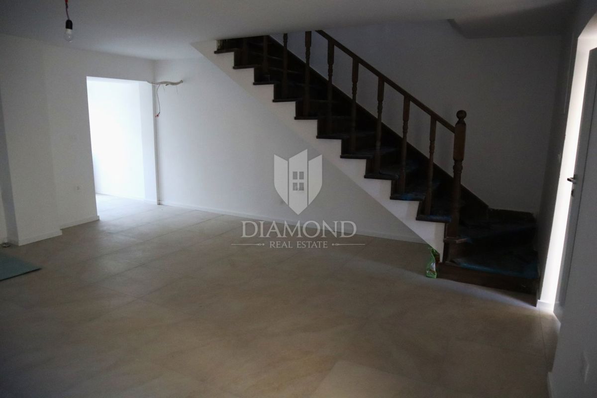 Casa a tre piani con una splendida vista sul mare - Visignano (Poreč)