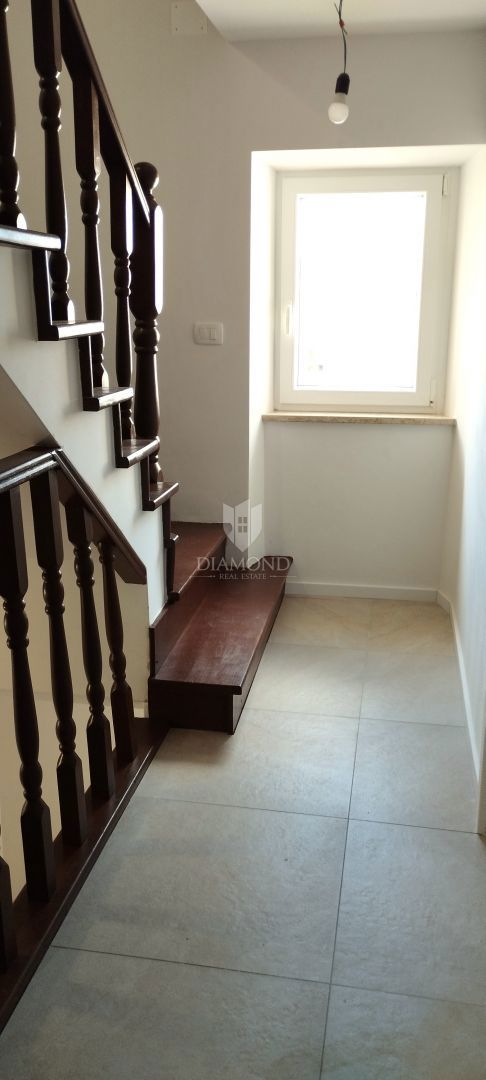 Casa a tre piani con una splendida vista sul mare - Visignano (Poreč)