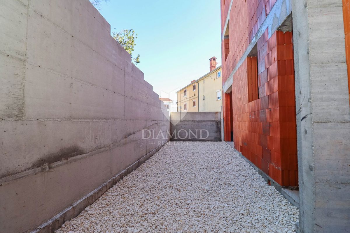 Medolino, dintorni, appartamento al piano terra con giardino