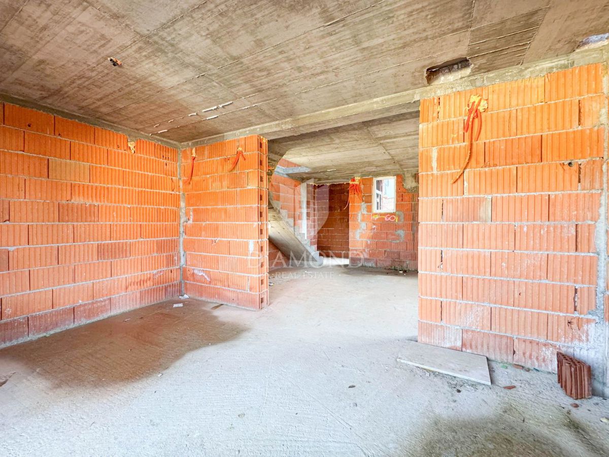 Zagabria, Maksimir! Casa incompiuta con due appartamenti!