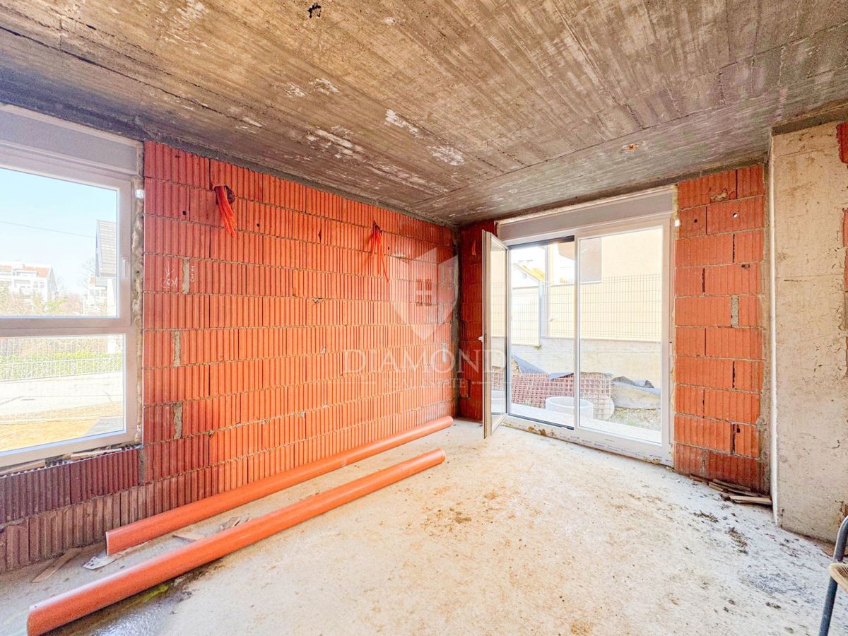 Zagabria, Maksimir! Casa incompiuta con due appartamenti!