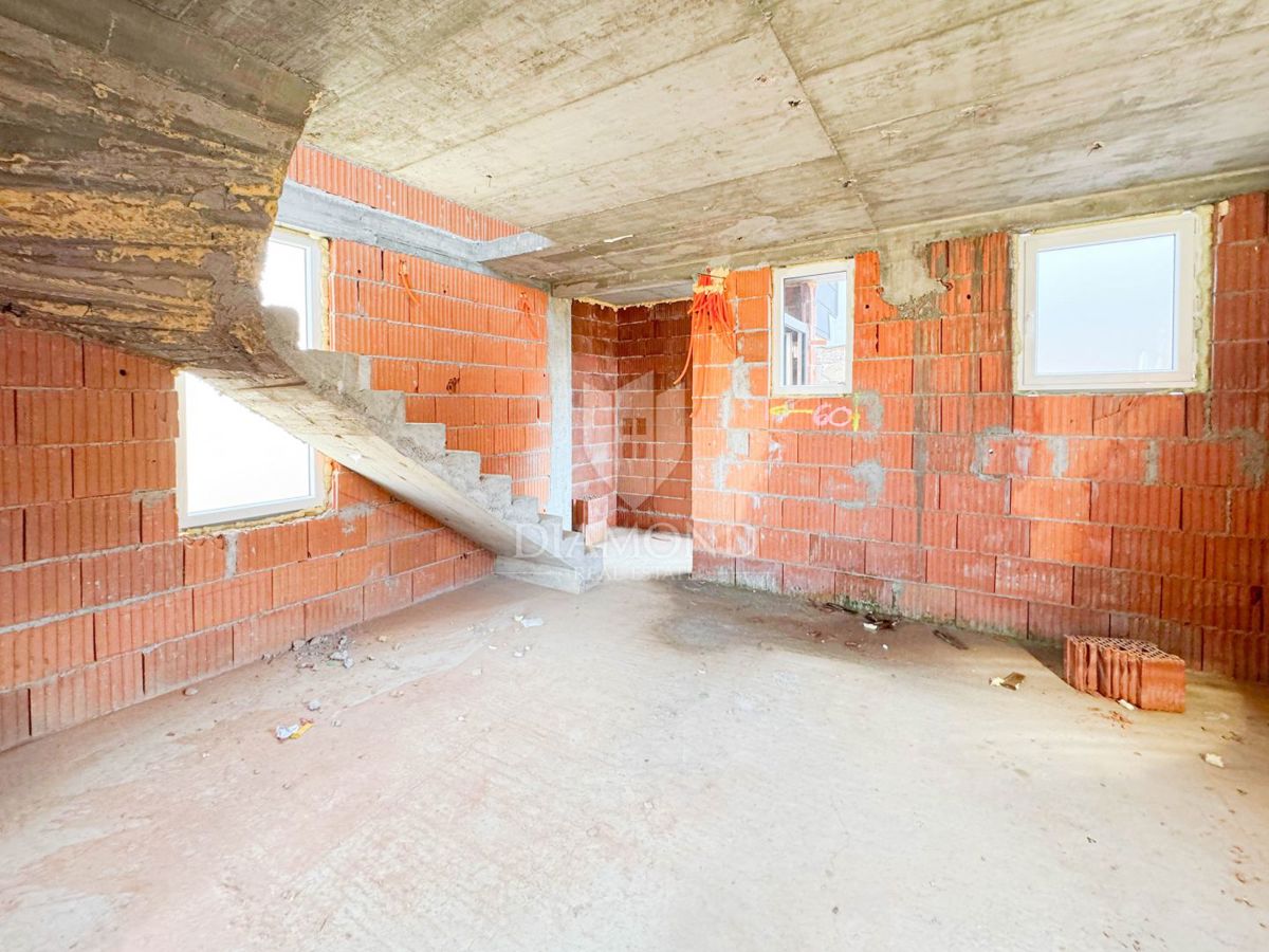 Zagabria, Maksimir! Casa incompiuta con due appartamenti!