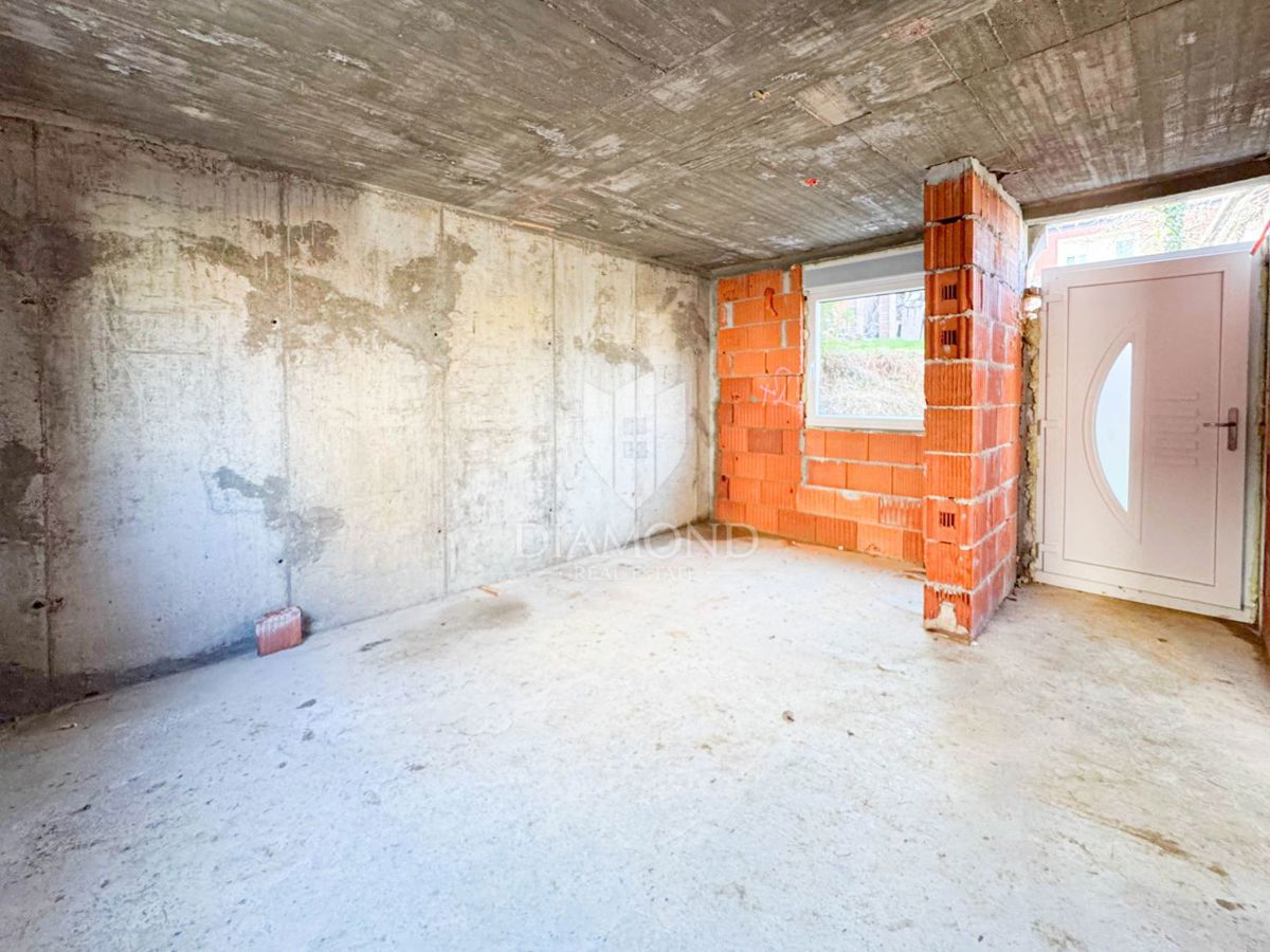 Zagabria, Maksimir! Casa incompiuta con due appartamenti!