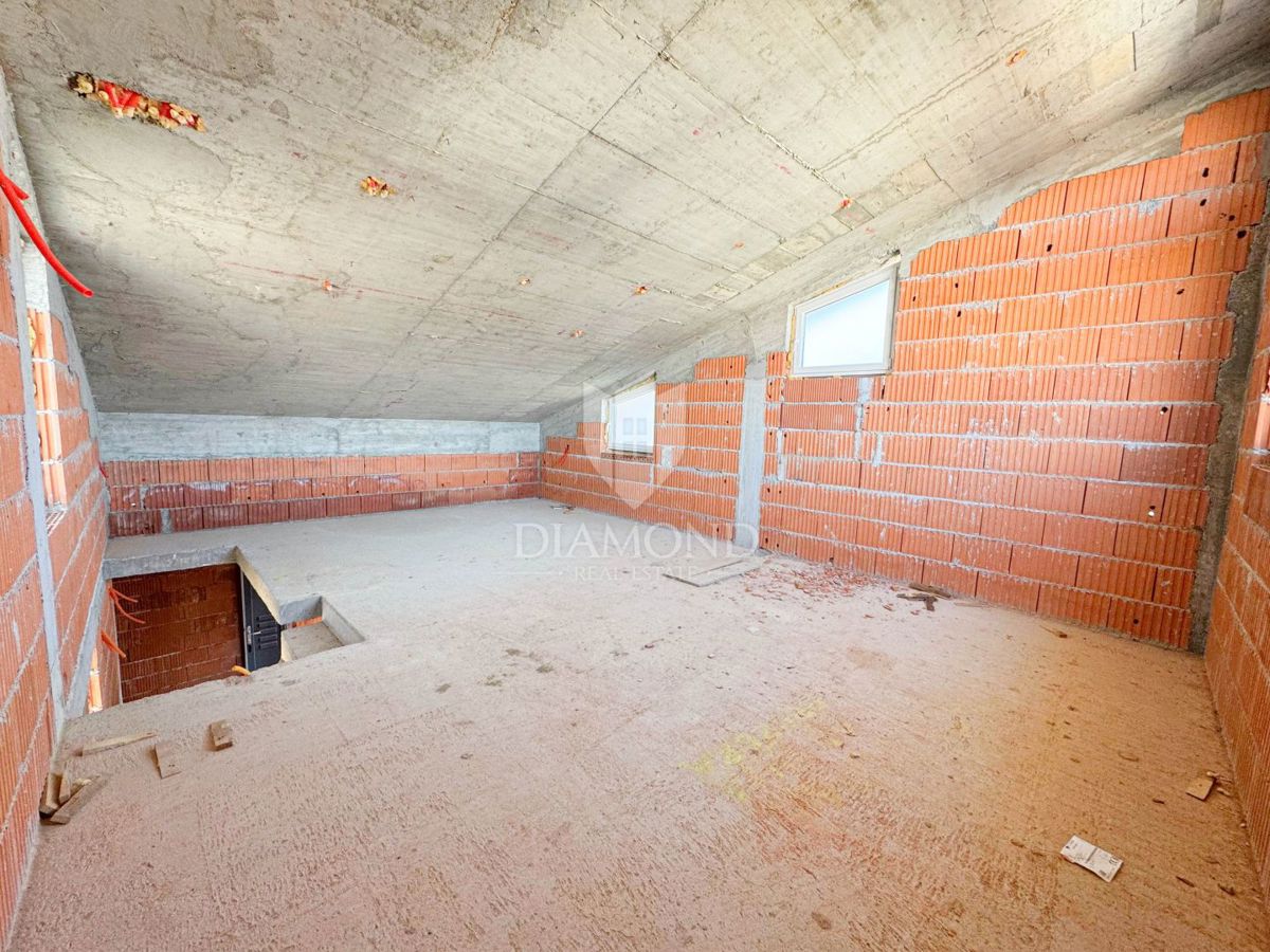 Zagabria, Maksimir! Casa incompiuta con due appartamenti!