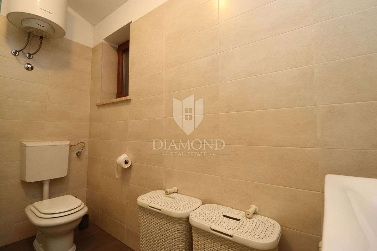 Casa con piscina e ampio giardino a 10 minuti da Parenzo e dalle spiagge