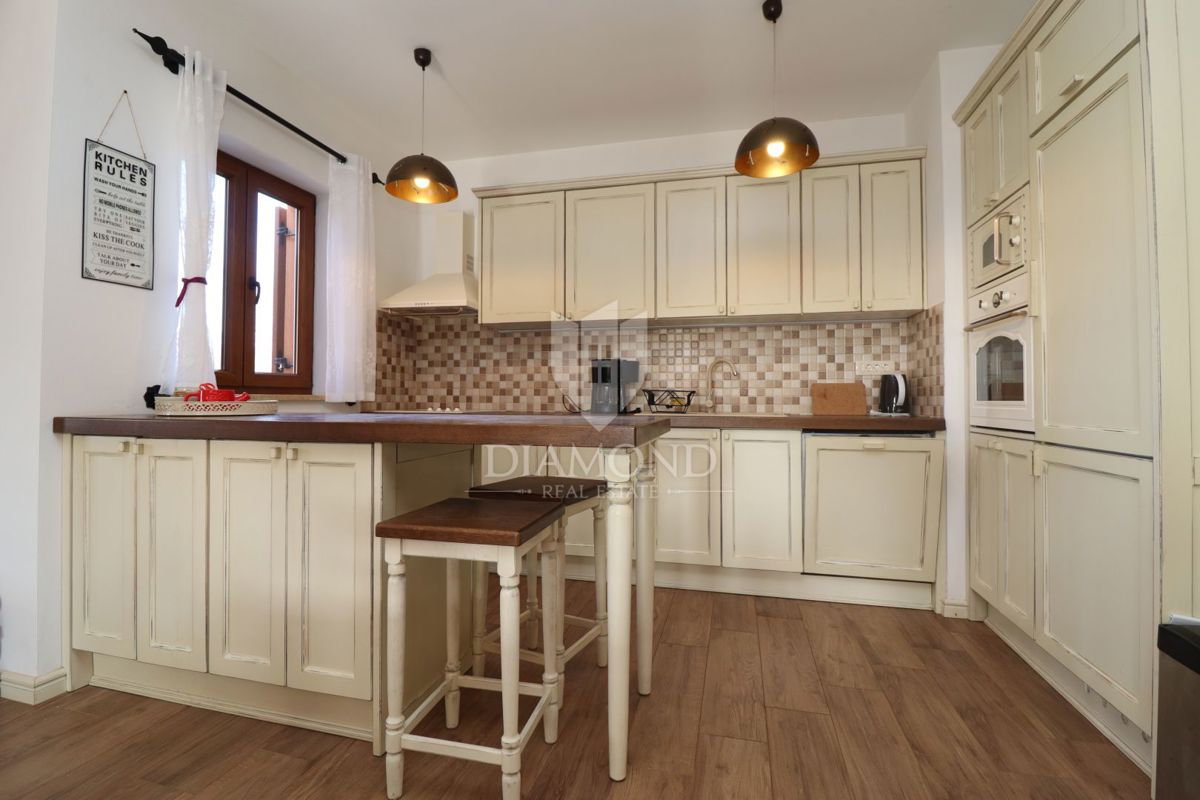 Casa con piscina e ampio giardino a 10 minuti da Parenzo e dalle spiagge