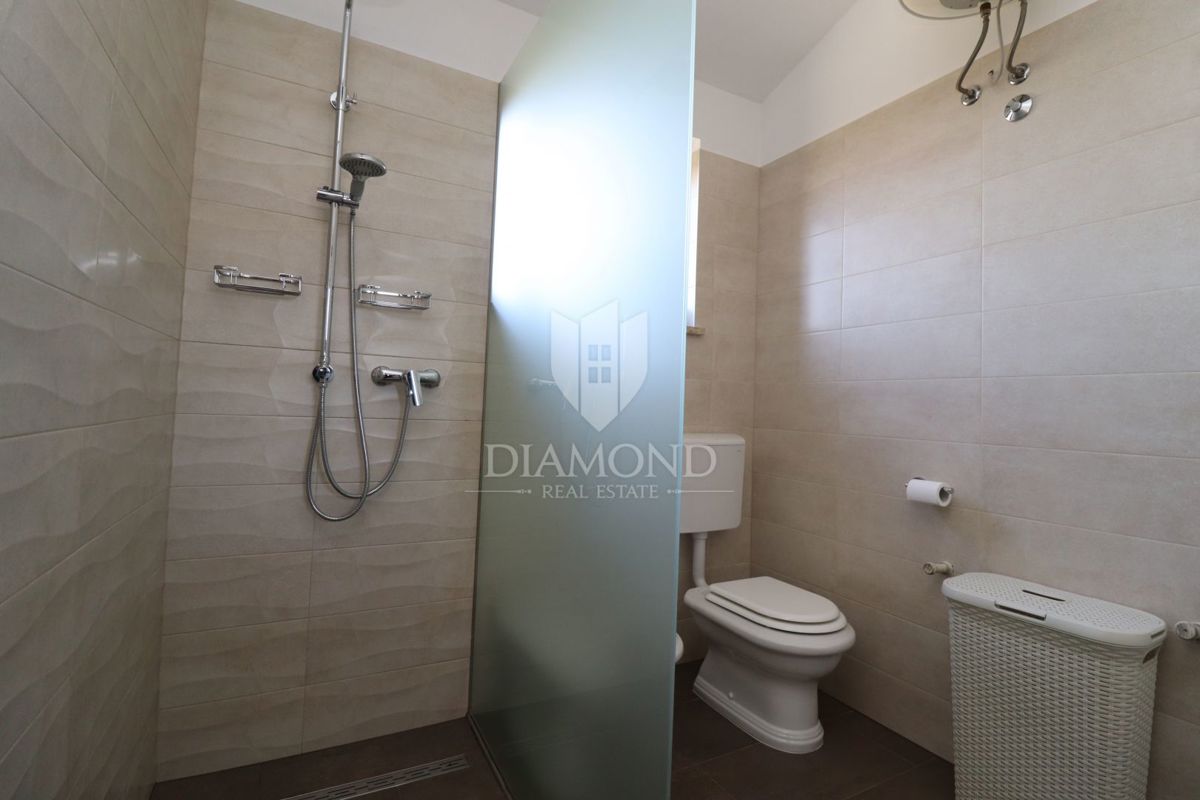 Casa con piscina e ampio giardino a 10 minuti da Parenzo e dalle spiagge