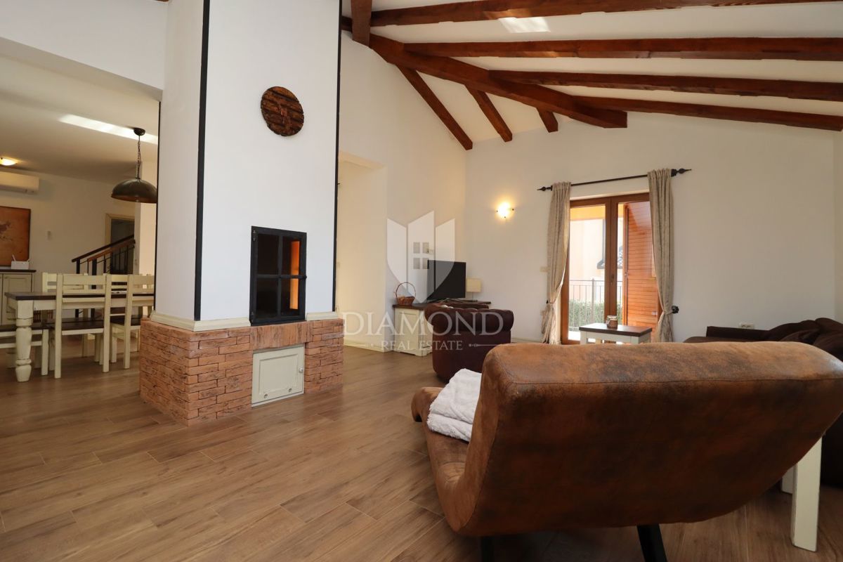 Casa con piscina e ampio giardino a 10 minuti da Parenzo e dalle spiagge