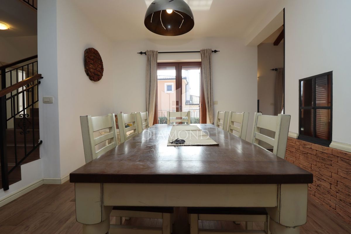 Casa con piscina e ampio giardino a 10 minuti da Parenzo e dalle spiagge