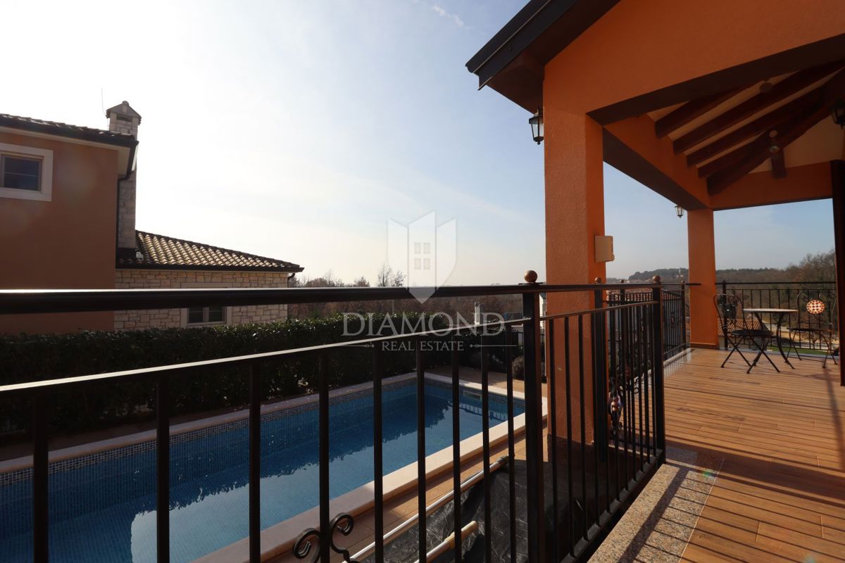 Casa con piscina e ampio giardino a 10 minuti da Parenzo e dalle spiagge