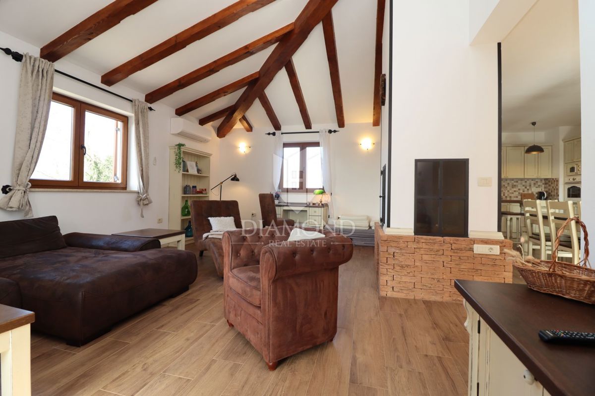 Casa con piscina e ampio giardino a 10 minuti da Parenzo e dalle spiagge