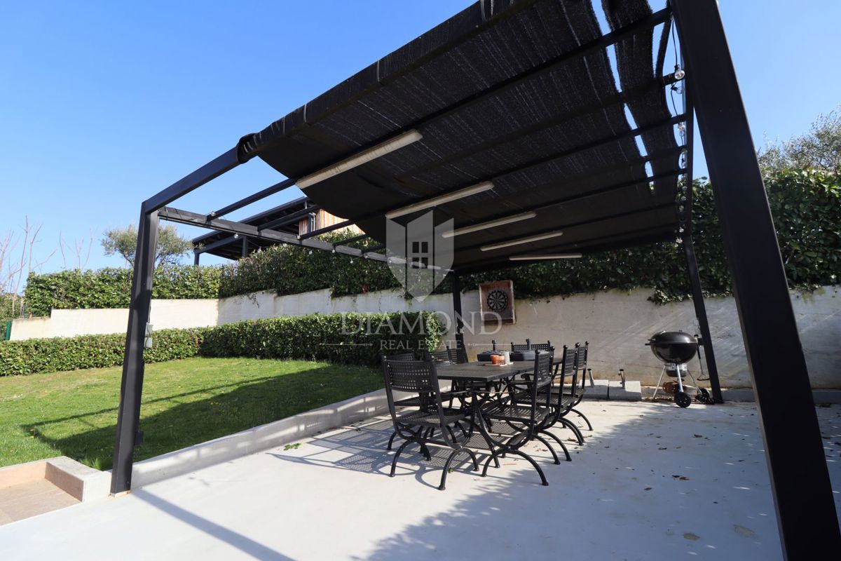 Casa con piscina e ampio giardino a 10 minuti da Parenzo e dalle spiagge