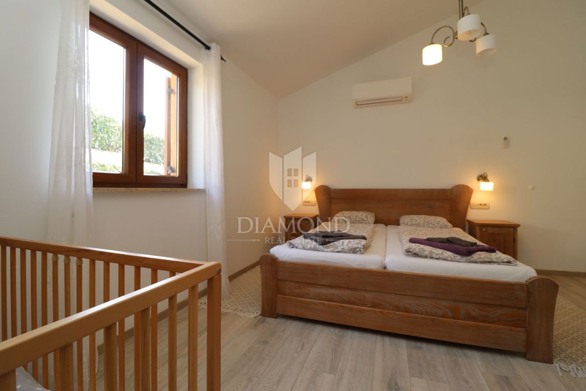 Casa con piscina e ampio giardino a 10 minuti da Parenzo e dalle spiagge