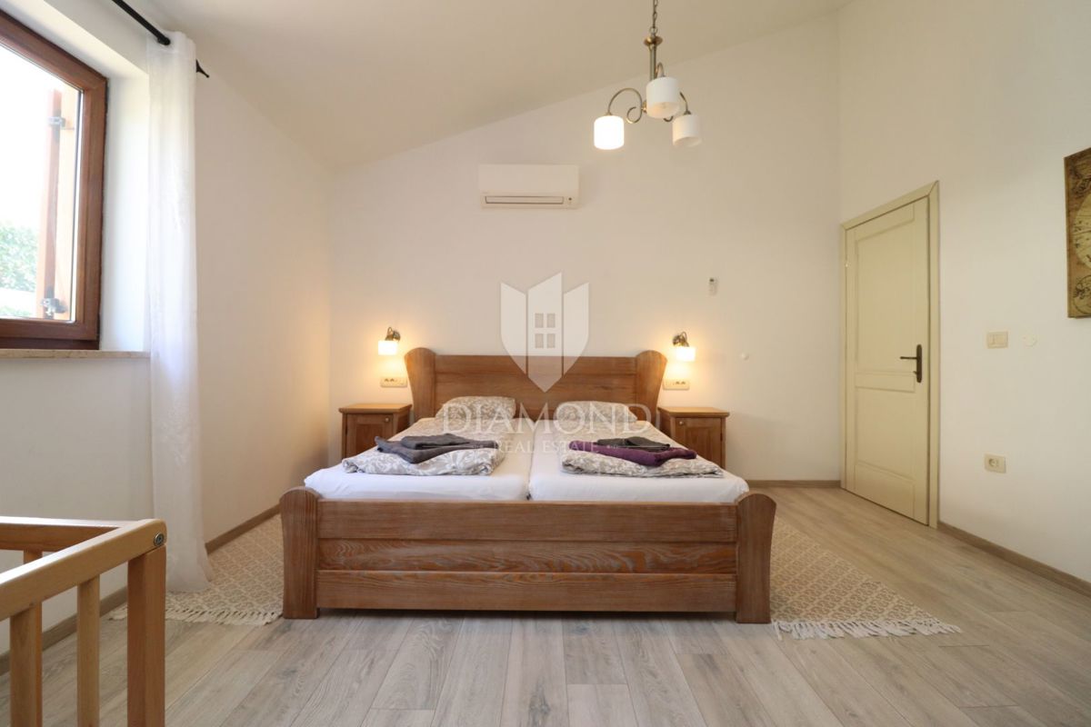 Casa con piscina e ampio giardino a 10 minuti da Parenzo e dalle spiagge