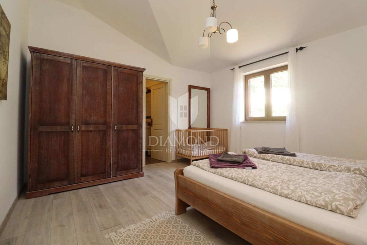 Casa con piscina e ampio giardino a 10 minuti da Parenzo e dalle spiagge