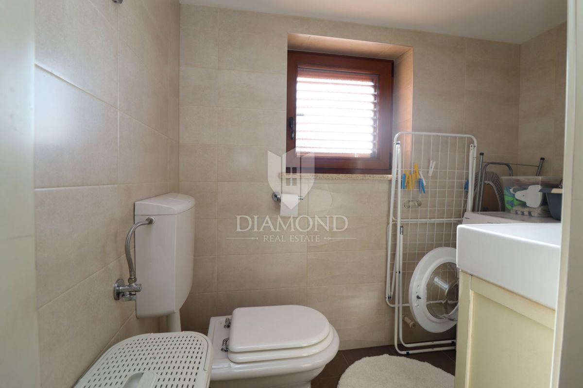 Casa con piscina e ampio giardino a 10 minuti da Parenzo e dalle spiagge