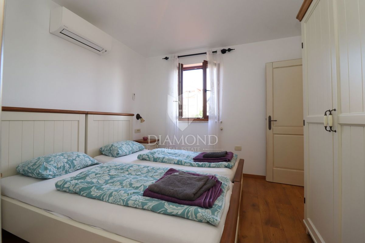 Casa con piscina e ampio giardino a 10 minuti da Parenzo e dalle spiagge