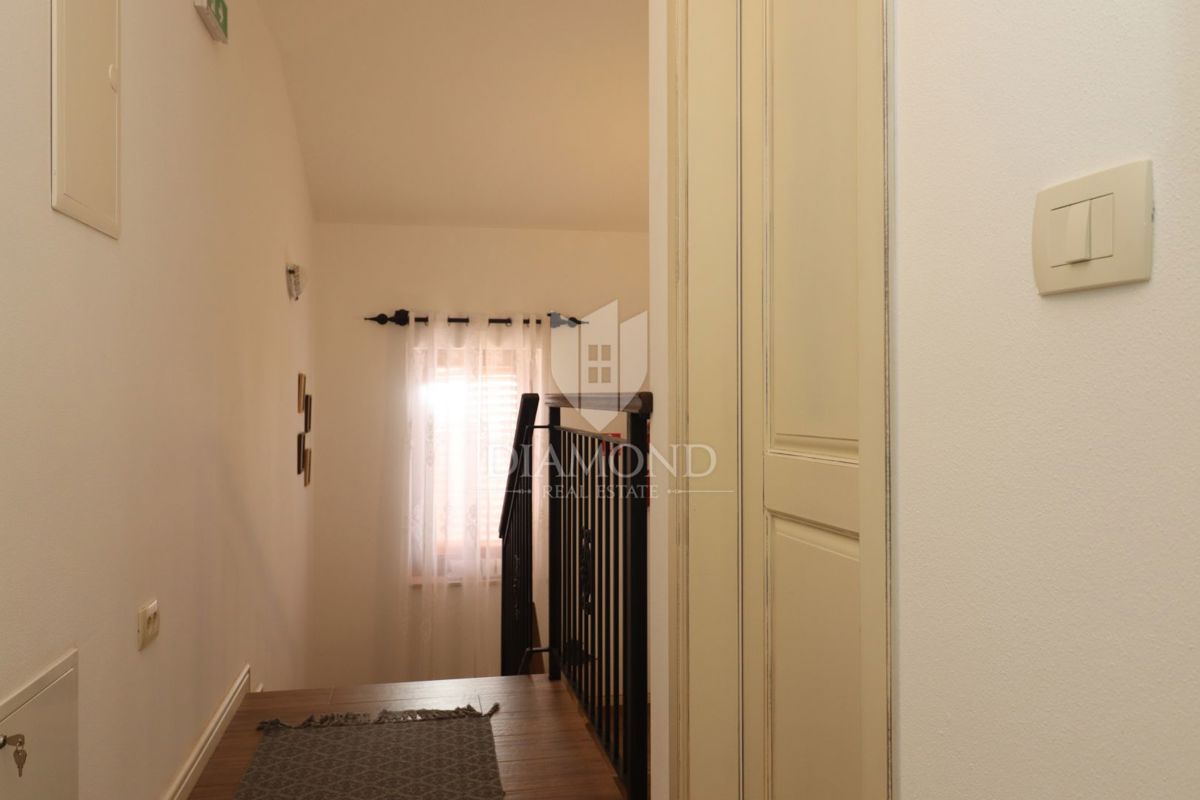 Casa con piscina e ampio giardino a 10 minuti da Parenzo e dalle spiagge