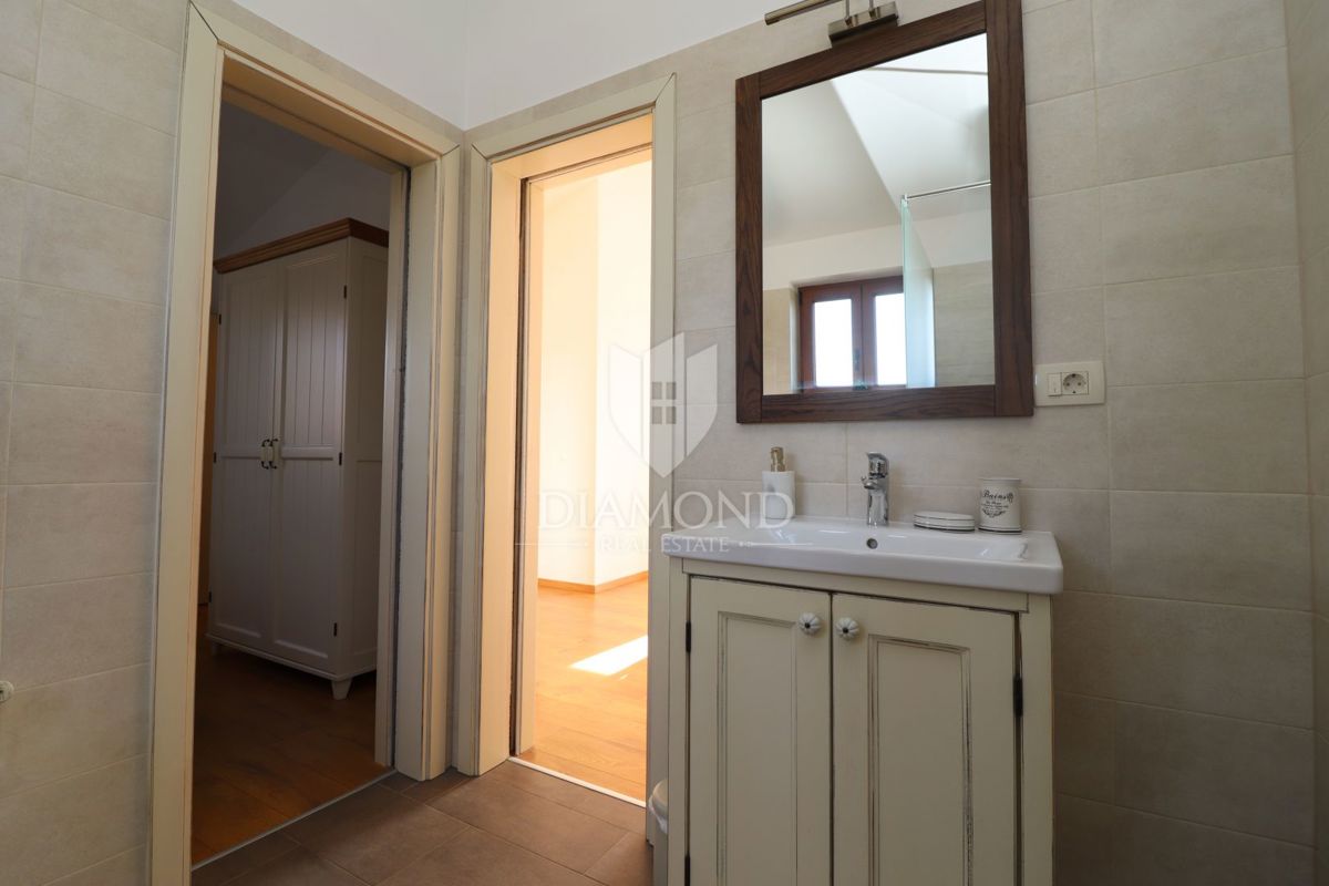 Casa con piscina e ampio giardino a 10 minuti da Parenzo e dalle spiagge