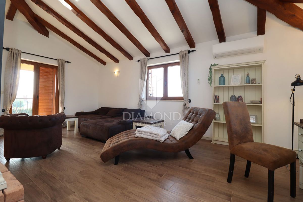 Casa con piscina e ampio giardino a 10 minuti da Parenzo e dalle spiagge