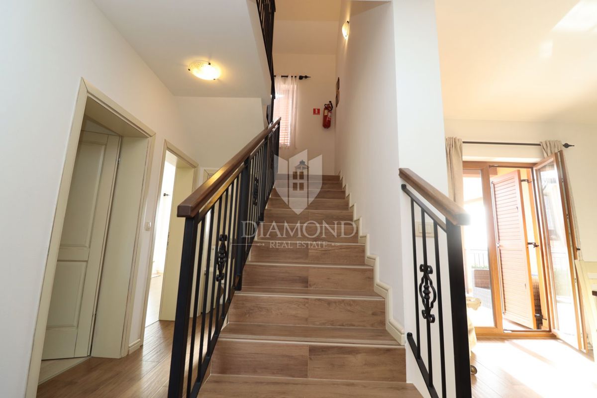 Casa con piscina e ampio giardino a 10 minuti da Parenzo e dalle spiagge