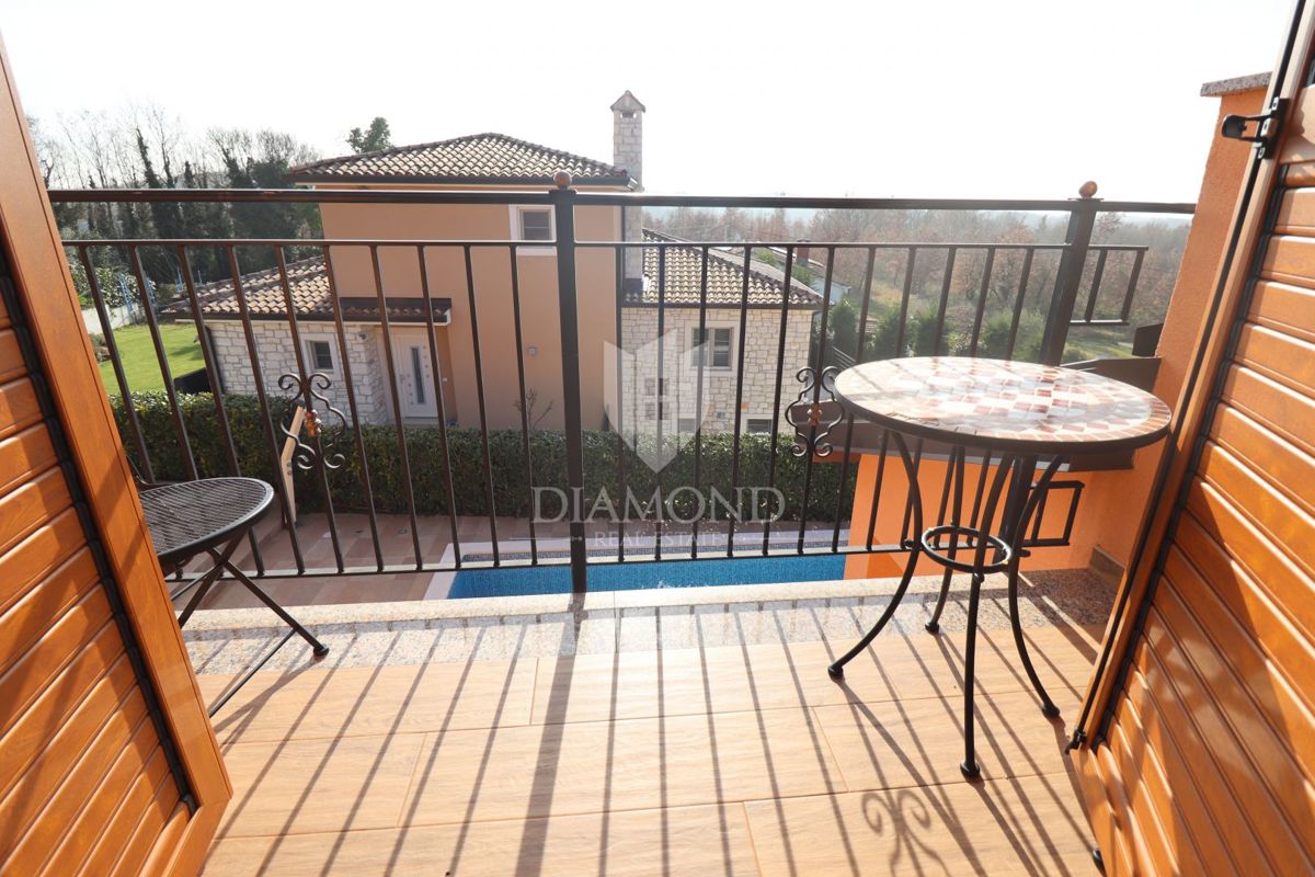 Casa con piscina e ampio giardino a 10 minuti da Parenzo e dalle spiagge