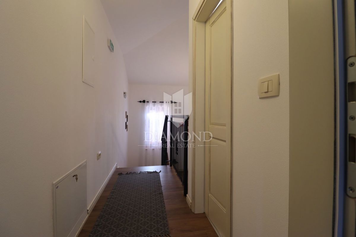 Casa con piscina e ampio giardino a 10 minuti da Parenzo e dalle spiagge