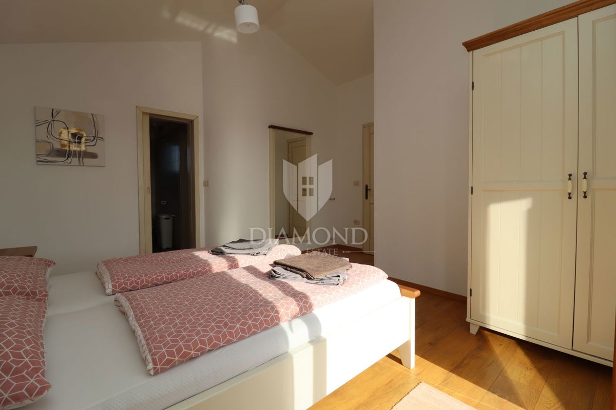 Casa con piscina e ampio giardino a 10 minuti da Parenzo e dalle spiagge