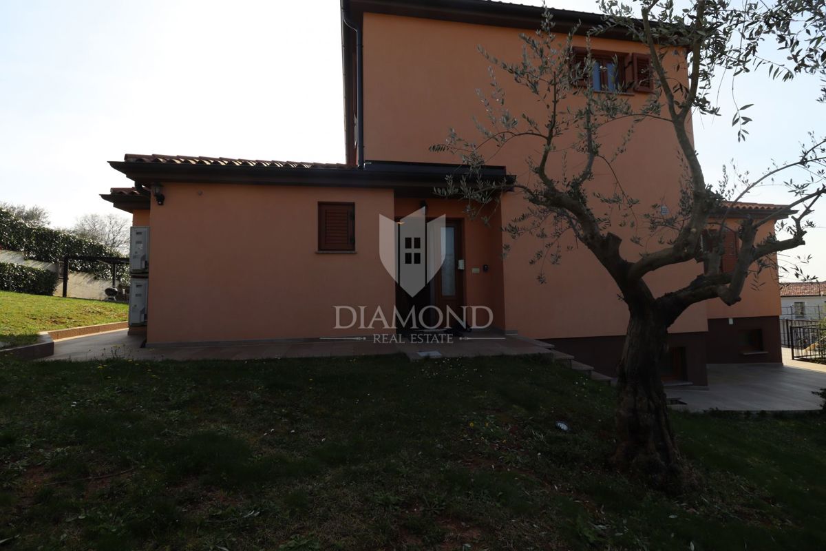 Casa con piscina e ampio giardino a 10 minuti da Parenzo e dalle spiagge