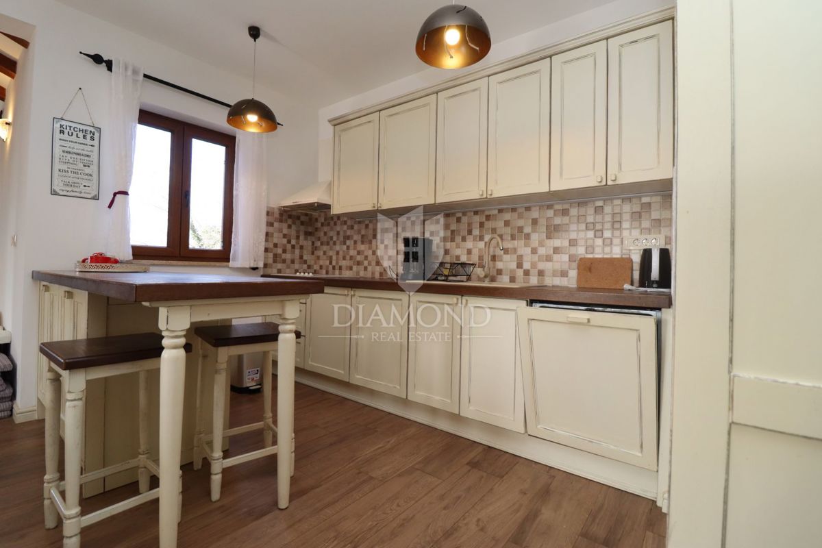 Casa con piscina e ampio giardino a 10 minuti da Parenzo e dalle spiagge