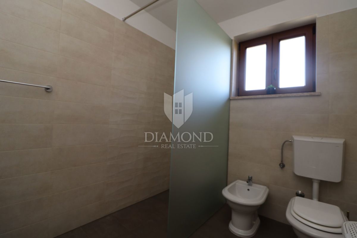 Casa con piscina e ampio giardino a 10 minuti da Parenzo e dalle spiagge