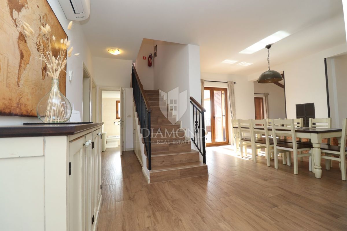 Casa con piscina e ampio giardino a 10 minuti da Parenzo e dalle spiagge